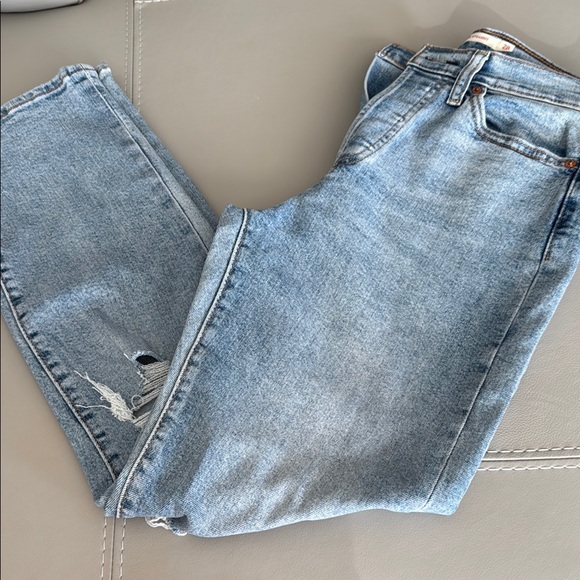 Levi's Light Blue Straight Leg Jeans - Picture 2 of 6